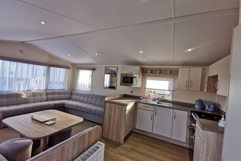 8 Sleep Chalet At Newquay Away Nb160 *