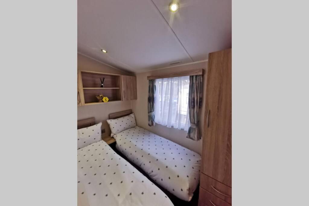 Apartment 8 Sleep Chalet At Newquay Away Nb160
