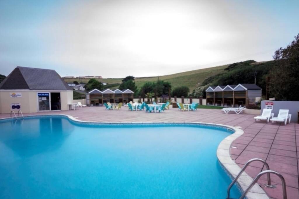 Apartment 8 Sleep Chalet At Newquay Away Nb160