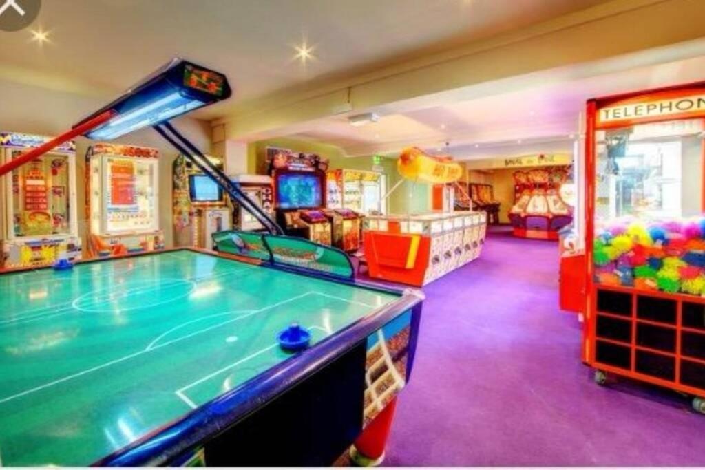 8 Sleep Chalet At Newquay Away Nb160 *